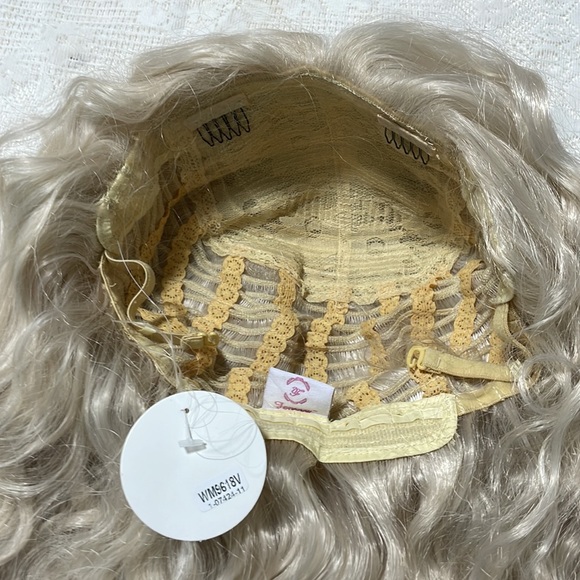 Curly synthetic blonde 24” wig - Picture 6 of 6